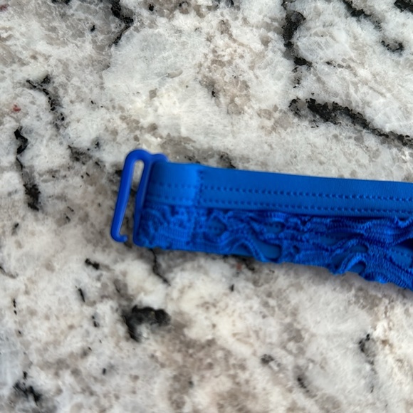 Aerie bikini top; crochet style, underwire push up 34D - Picture 4 of 7